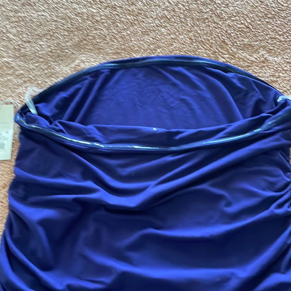 Woman top. - Picture 6 of 8